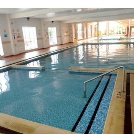 Holiday Home In Lyons Robin Hood Holiday Park Meliden Bagian luar foto
