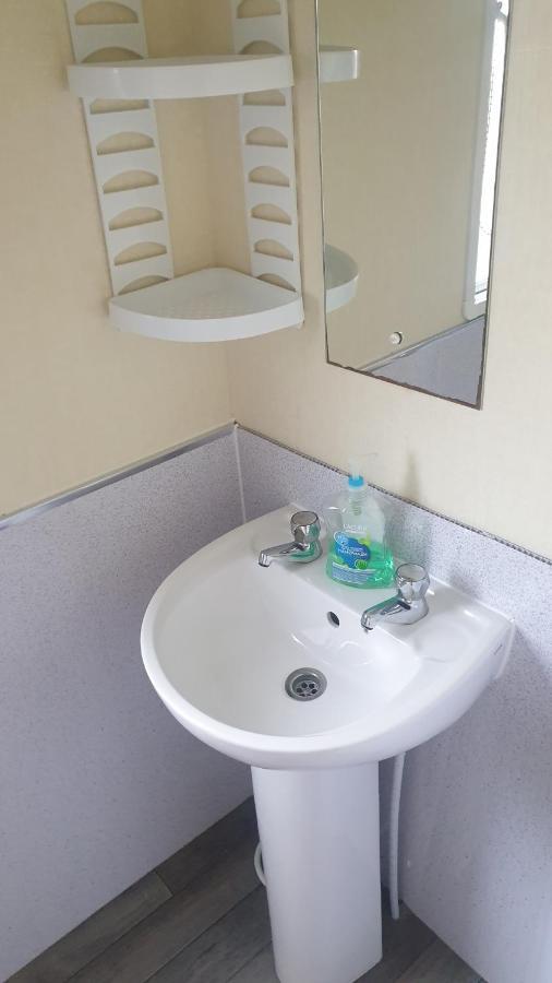 Holiday Home In Lyons Robin Hood Holiday Park Meliden Bagian luar foto