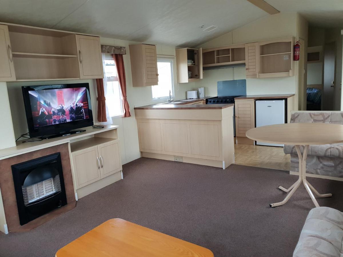Holiday Home In Lyons Robin Hood Holiday Park Meliden Bagian luar foto