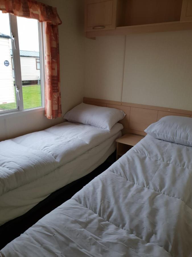 Holiday Home In Lyons Robin Hood Holiday Park Meliden Bagian luar foto