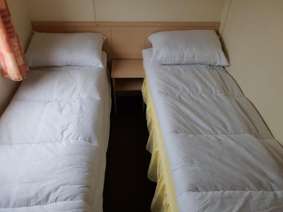 Holiday Home In Lyons Robin Hood Holiday Park Meliden Bagian luar foto